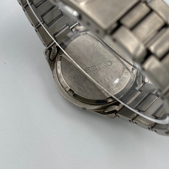 SEIKO V14J-0AE0 Solar Titanium Blue Dial Men's Wristwatch - Picture 7 of 9